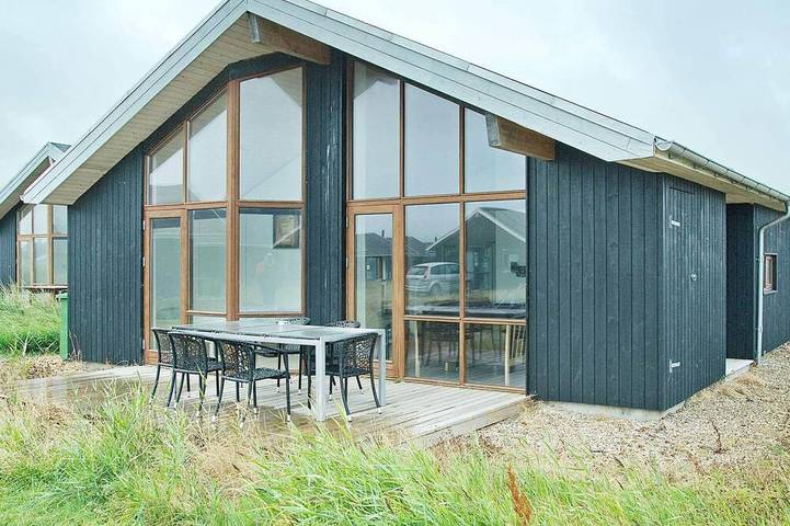Ferienhaus für 8 Personen, mit Whirlpool und Terrasse sowie Sauna in Thorsminde