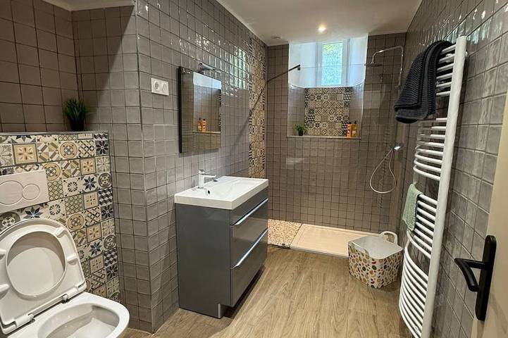 Location de vacances pour 8 personnes, avec terrasse à Plounéventer - 4