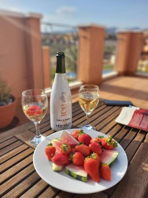 Gîte pour 5 personnes, avec terrasse ainsi que vue et piscine à Isla Plana - 3