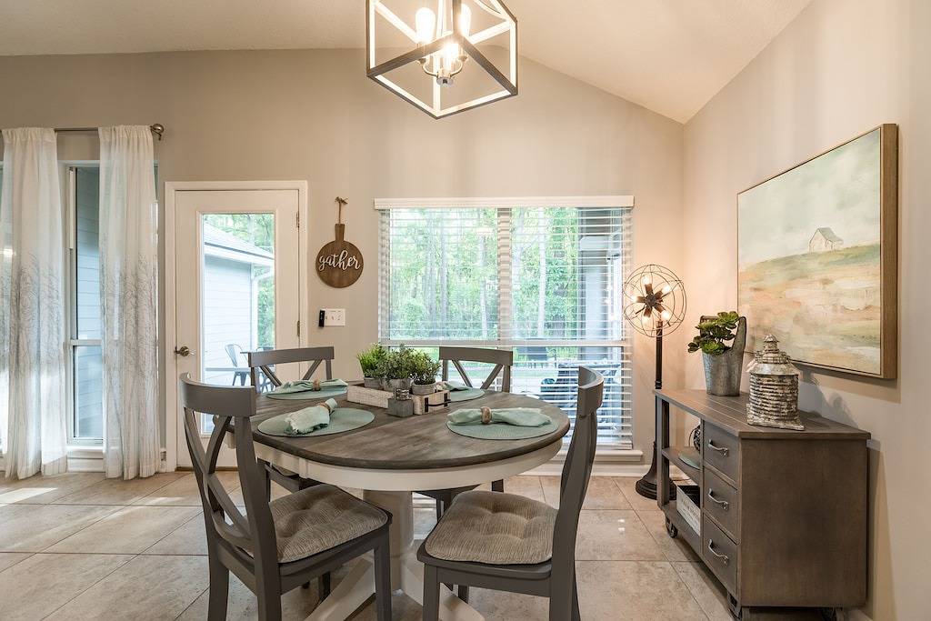 Rustic Owl w/ 2Kings In Fleming Island in Clay County (FL)