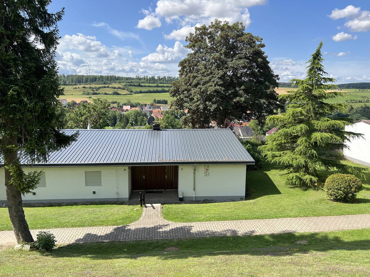 2-Personen-Hütte mit Talblick und Terrasse an einem sonnigen Berghang bei Husen in Lichtenau, Teutoburger Wald