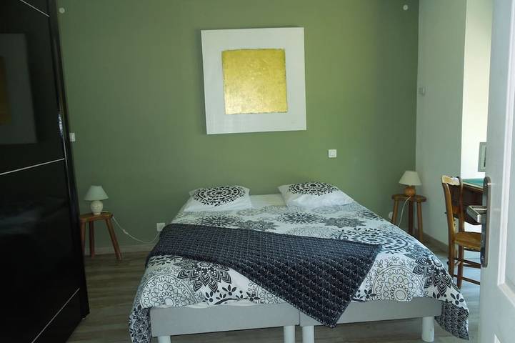 Location de vacances pour 8 personnes, avec terrasse et jardin à Plomelin - 2