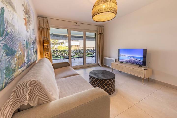 Gîte pour 3 personnes, avec piscine et terrasse, adapté aux familles à Villeneuve-Loubet - 2