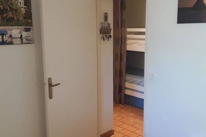 Ganze Wohnung, Charmante Ferienwohnung für 5 Personen mit großer Terrasse und Klimaanlage im Erdgeschoss in Saint-Mandrier-sur-Mer, Mittelmeerküste (Frankreich)