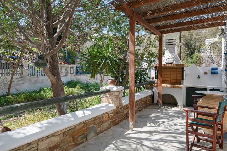 Entire studio, Studio Apartment 'Mouria' with Sea View, Wi-Fi, and Air Conditioning in Kythnos