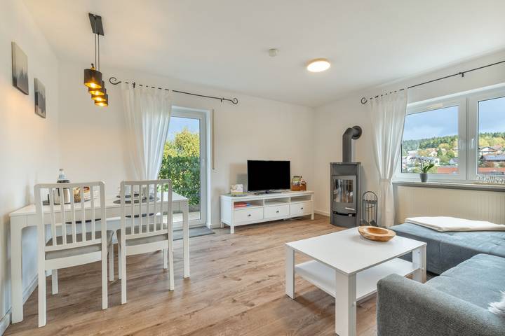 Ganze Wohnung, Ferienwohnung AnGa mit Terrasse und Blick auf Wiesen,  modern und hell in Waldachtal, Mittlerer Schwarzwald