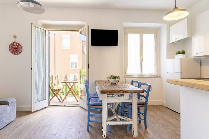 Entire apartment, Modern Sea View Apartment with Balcony in Livorno, Etruscan Coast