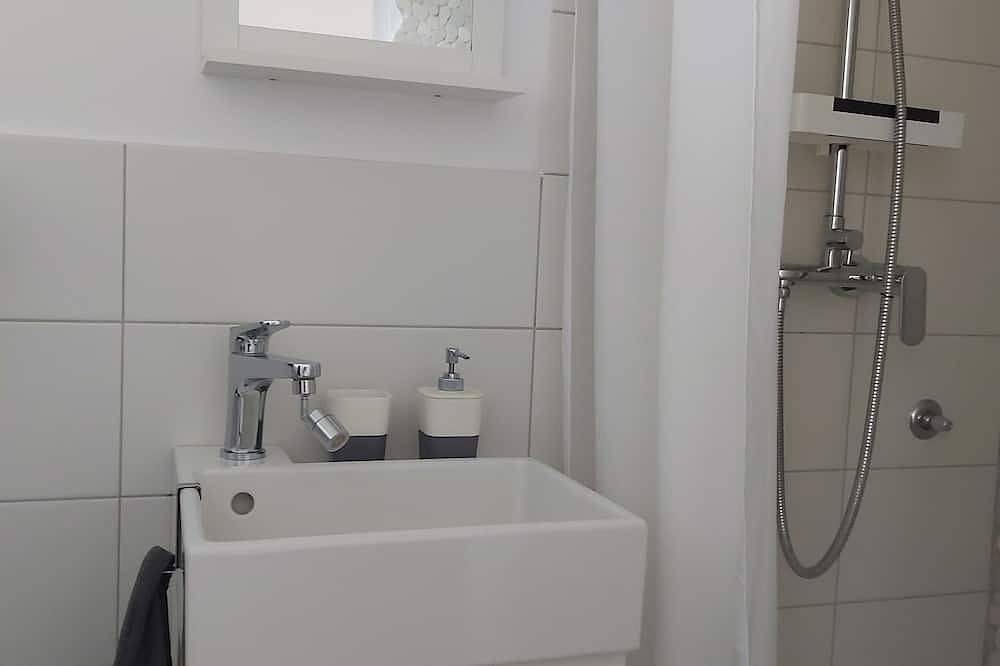 Ganze Wohnung, Urlaub direkt am Meer im ruhigen Ort Drage in Drage (Pakoštane), Zadar