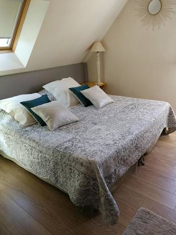 Cottage pour 3 personnes, avec piscine ainsi que balcon et jardin à Escolives-Sainte-Camille