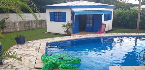 Gîte pour 2 personnes, avec piscine et jardin à Baie-Mahault