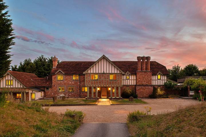 Holiday rental for 17 people, with Terrace and Garden in Wiltshire