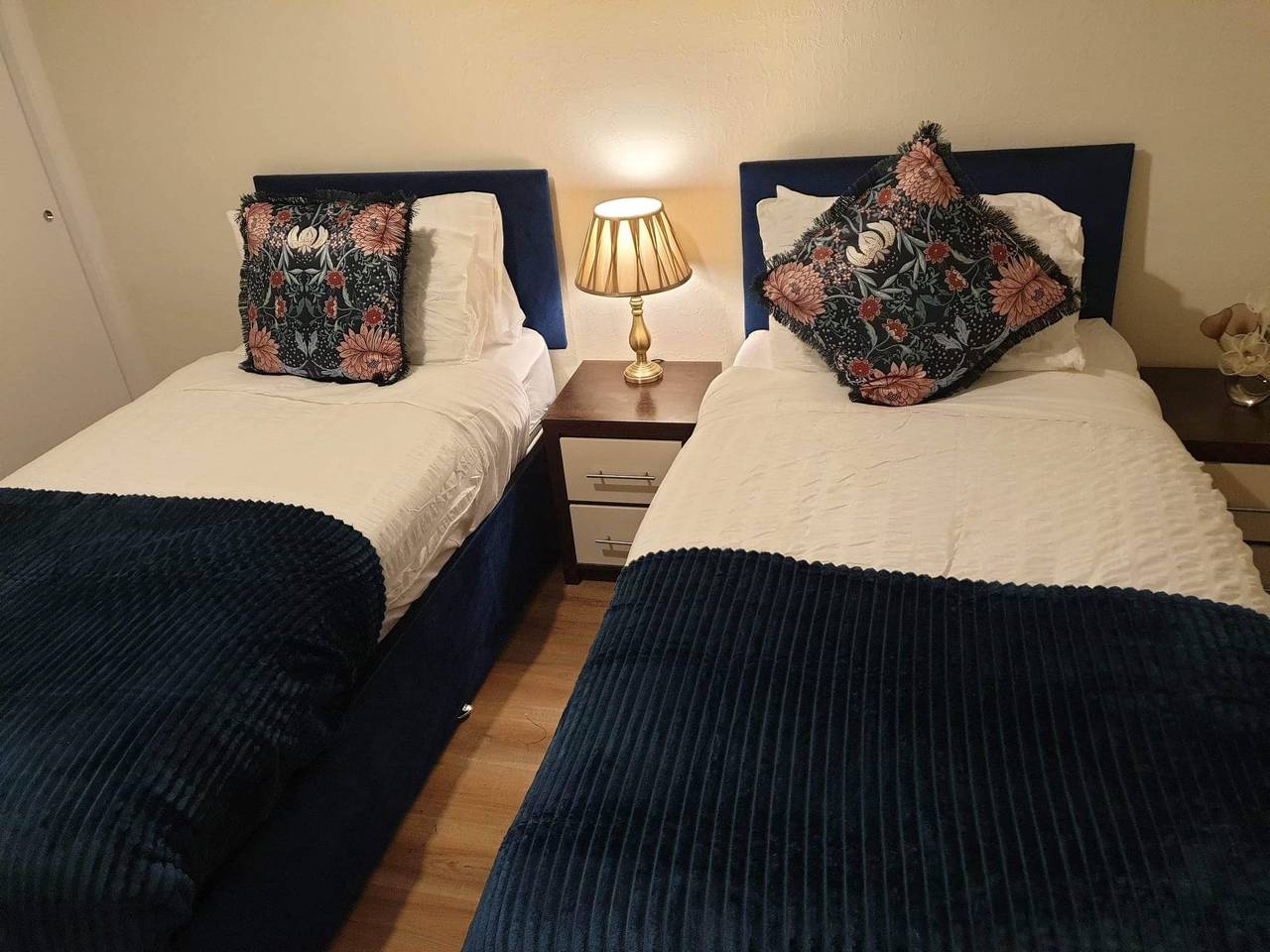 Entire holiday apartment, 2br-beachviews-petfriendly-freeparking in Rhos on Sea, Conwy region