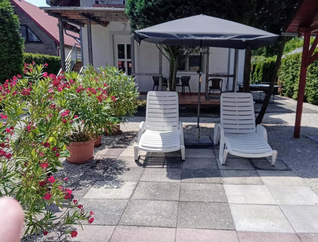 Ganze Ferienwohnung, Ferienwohnung mit Pool direkt am See in Balatonmariafürdö, Plattensee Südufer