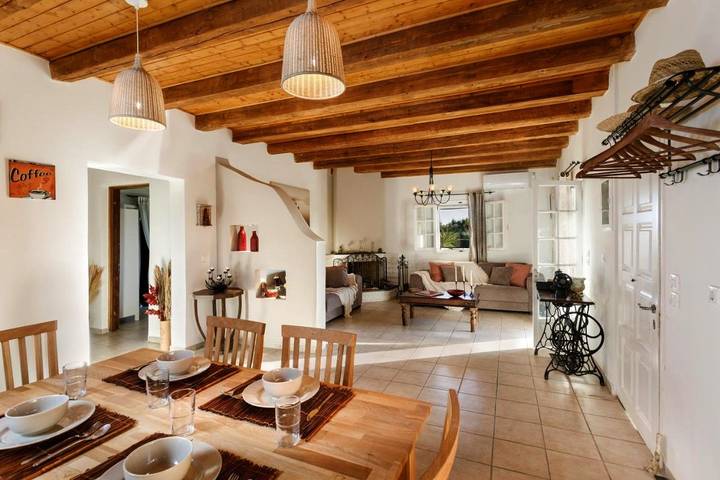 Villa pour 9 personnes, avec Terrasse ainsi que Jardin et Vue sur le lac