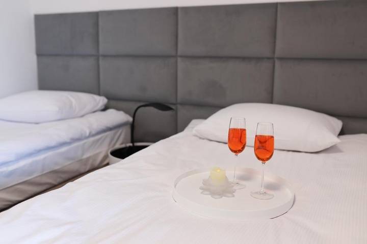 Apartament wakacyjny dla 2 osób, z Taras i Ogród oraz Widok na jezioro i Widok w Żarnowska
