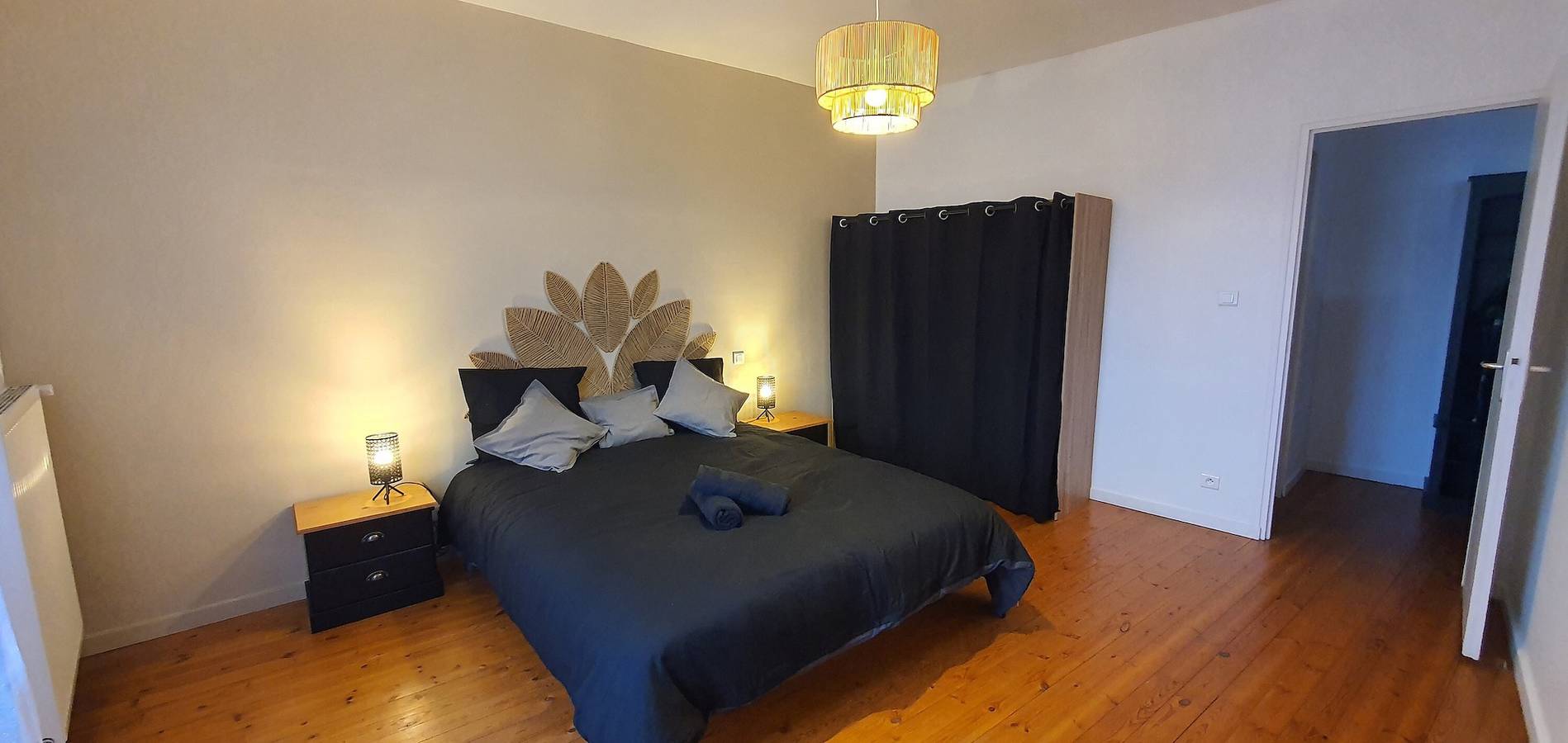 Ganze Wohnung, La Pagode – Außergewöhnliche Unterkunft in Luçon mit Kathedralblick und Privatparkplatz in Luçon, Fontenay-le-Comte