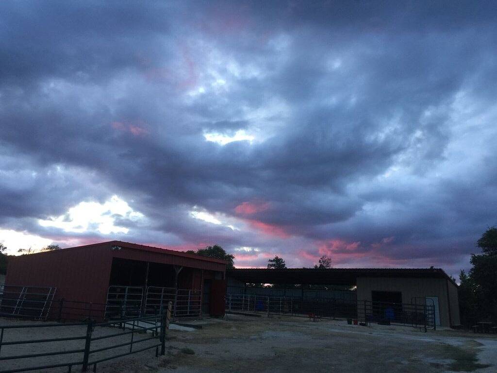 Sonnenaufgang-Amish-Kabine bei Wolf Creek Guest Ranch in Gillespie County