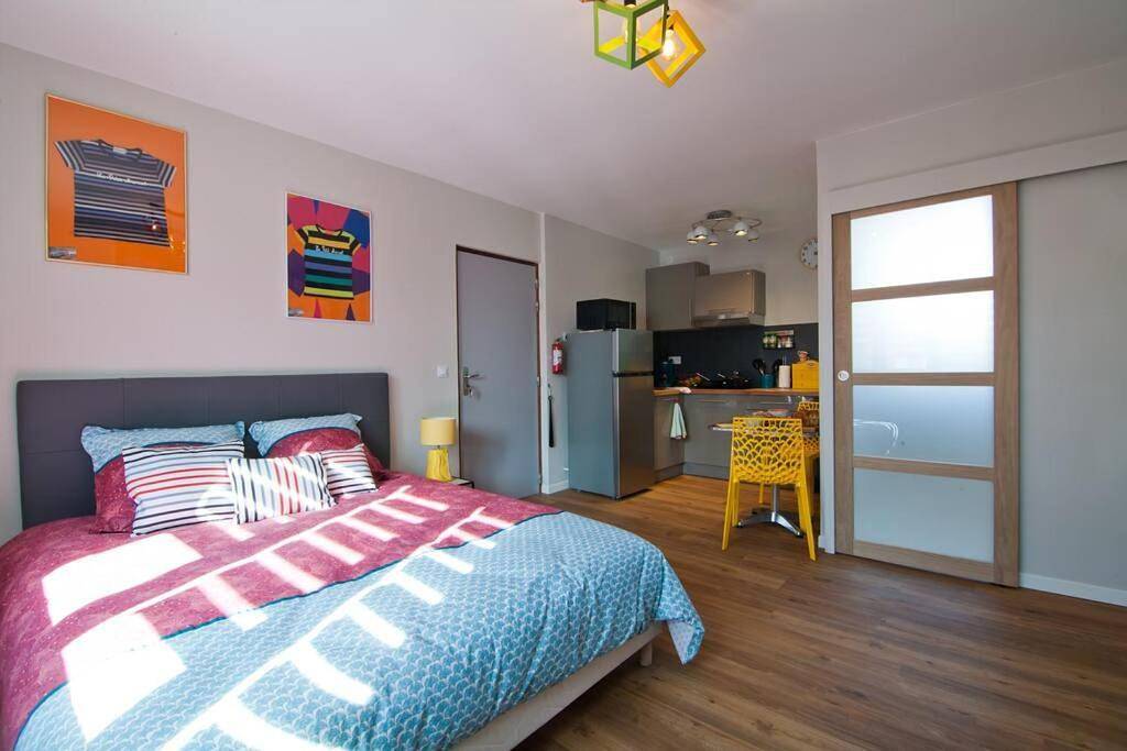 Appartement entier, One-Bedroom Apartment in Saint-Julien-les-Villas, Aube