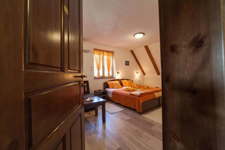 B&b per 3 persone, con Terrazza e Giardino nonché Panorama ai Laghi di Plitvice
