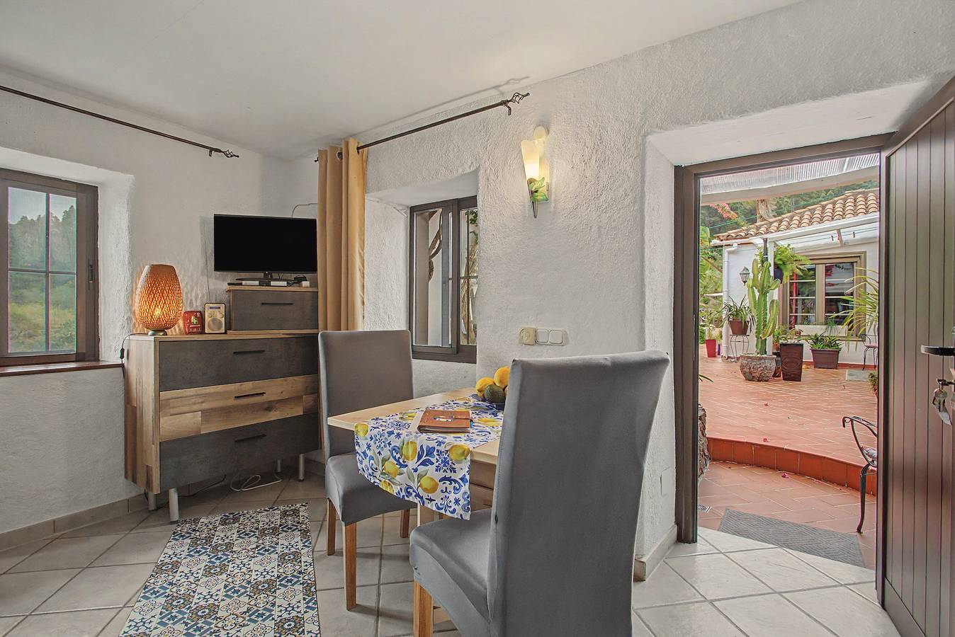 'Finca De Los Frutales' with Sea View, Private Terrace and Wi-Fi in Icod de los Vinos, North Tenerife