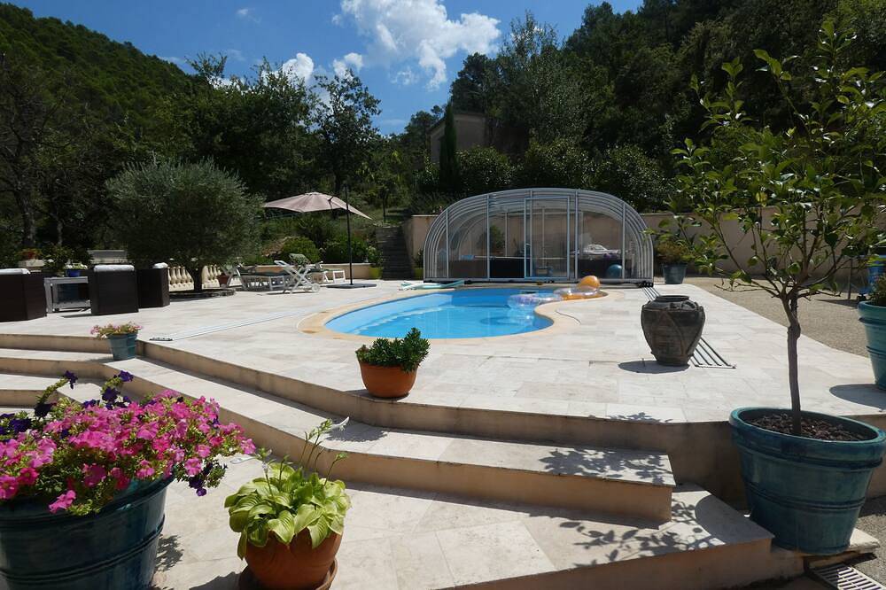 Entire apartment, Beautiful apartment in quiet villa with swimming pool in Rocbaron, Brignoles region