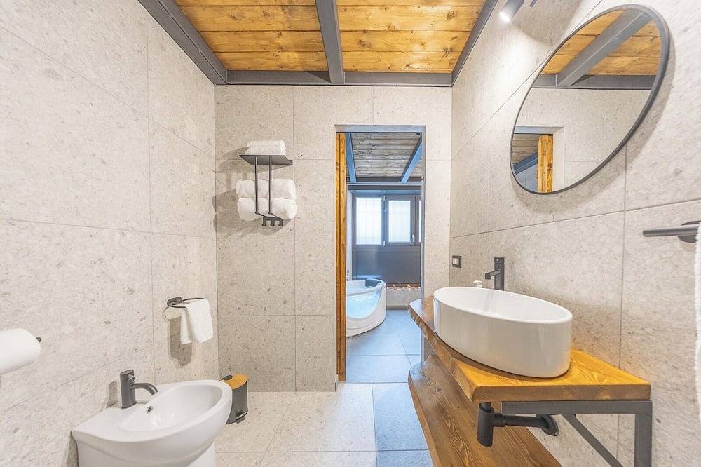 Apartamento entero, Exclusive Loft with private Jacuzzi Entire apartment in the center of Monterotondo in Monterotondo, Provincia de Roma