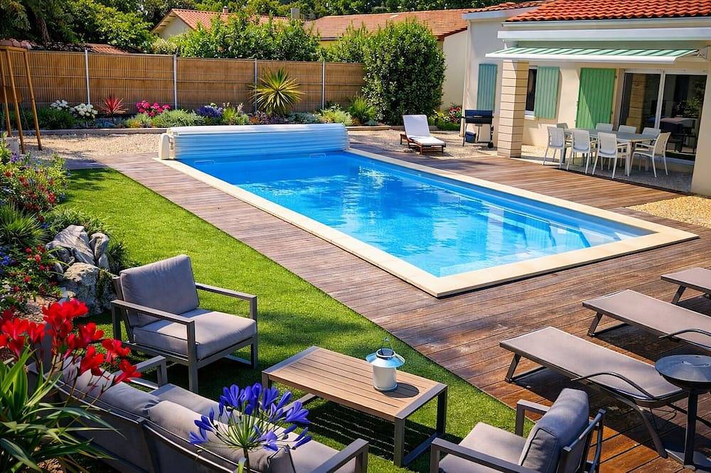 Maison de charme avec piscine chauffée et jardin arboré, à deux pas de la plage in Ronce-les-Bains, La Tremblade