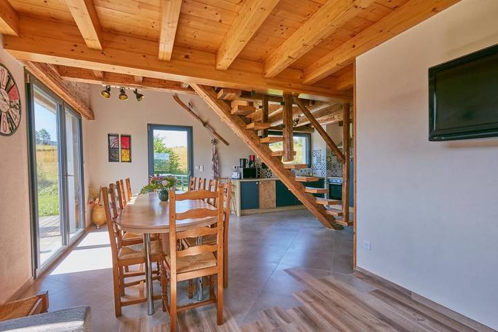 Gîte pour 6 personnes, avec terrasse ainsi que vue et jardin dans Ouhans - 4