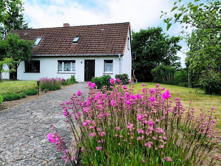 Ferienhaus für 4 Personen, mit Terrasse und Garten in Nossentiner Hütte - 2