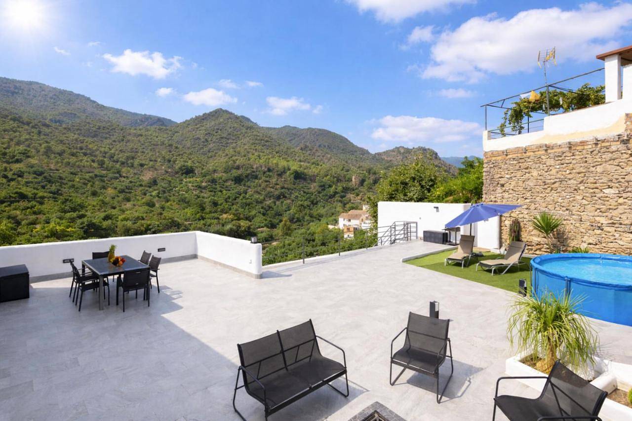 Two-Bedroom House in Guájar-Faragüit, Los Guajares