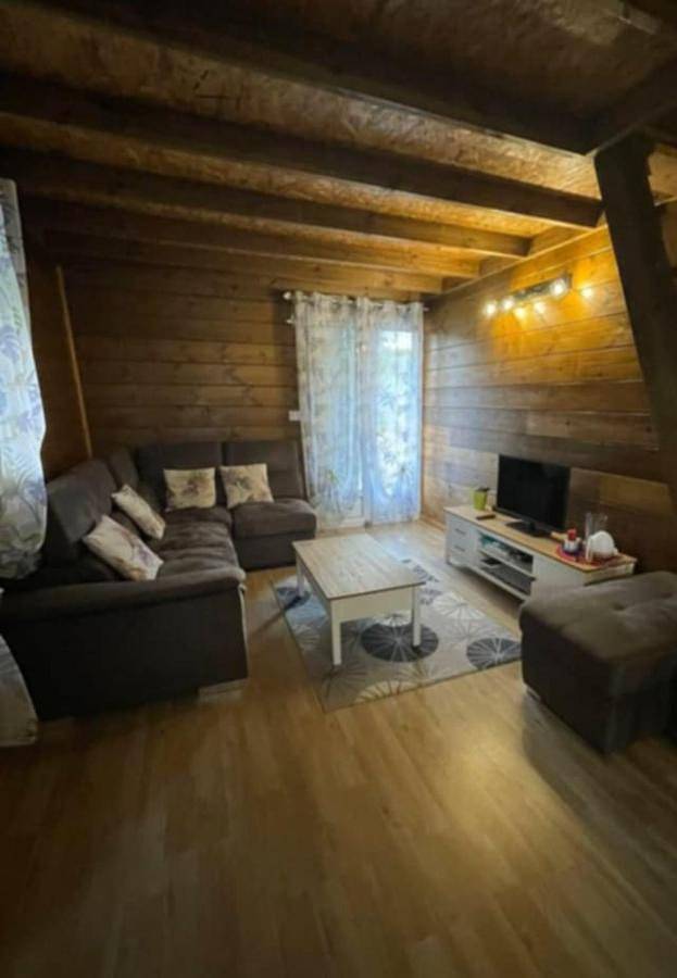 Chalet pour 5 personnes, avec terrasse ainsi que jardin et vue