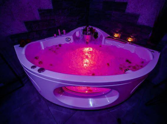 Cały apartament, Apartament Neon Z Jacuzzi -Klima -Rynek Centrum &Parking in Kielce, Województwo świętokrzyskie