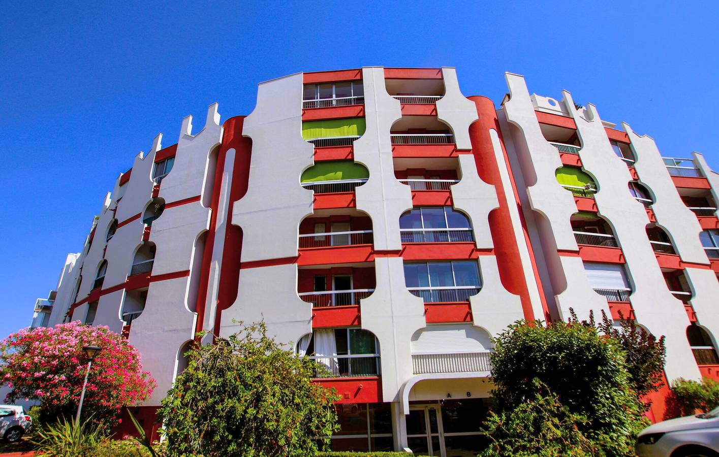 Entire holiday apartment, Cozy Nature Retreat with WiFi and TV in Saint-Martin-de-Crau, Arles region