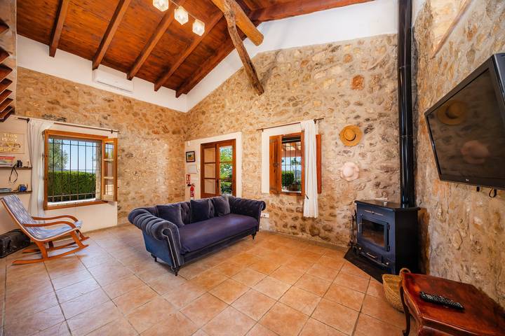 Villa 'Sestadors' con vistas a la montaña, Wi-Fi y aire acondicionado in Moscari, Selva (Mallorca)