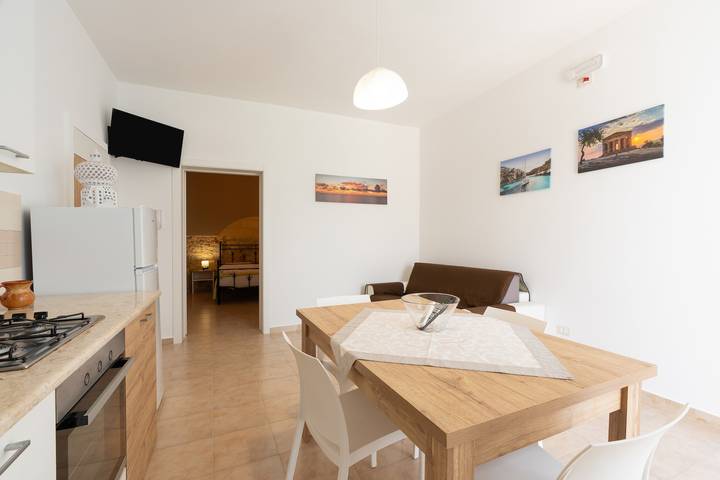 Entire apartment, Apartment 'Appartamento Piano Terra' with Shared Terrace, Wi-Fi and Air Conditioning in Custonaci, Trapani Province