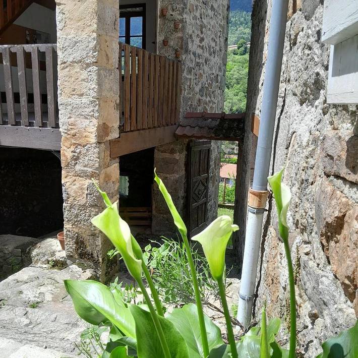 Gîte pour 2 personnes, avec vue ainsi que jardin et piscine dans Saint-Julien-Vocance