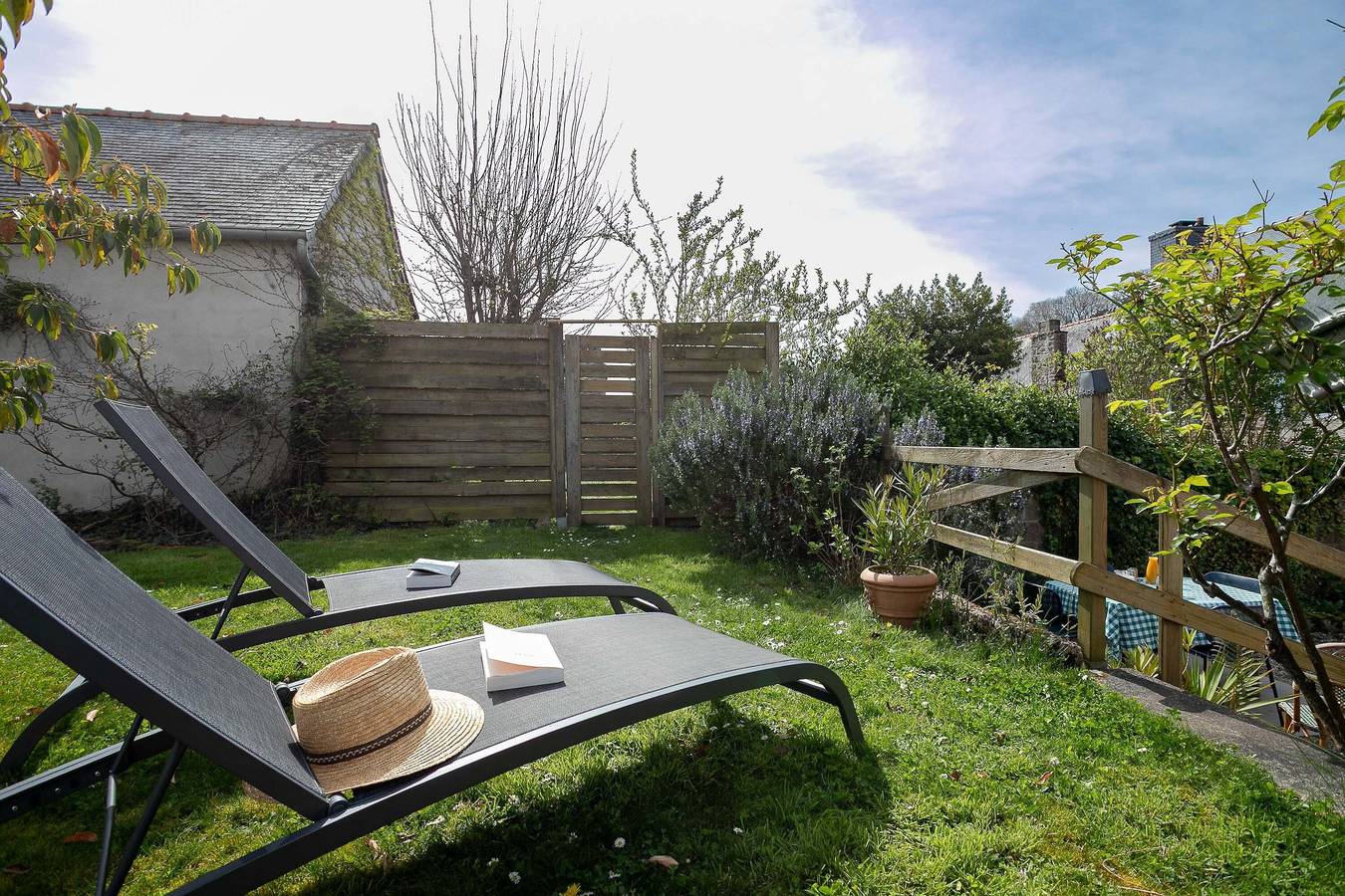 Appartement "Chambre 2ème Étage" avec terrasse partagée, jardin partagé et Wi-Fi in Pontrieux, Région de Guingamp