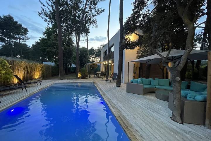 Villa pour 10 personnes, avec jardin ainsi que terrasse et sauna dans La Palmyre