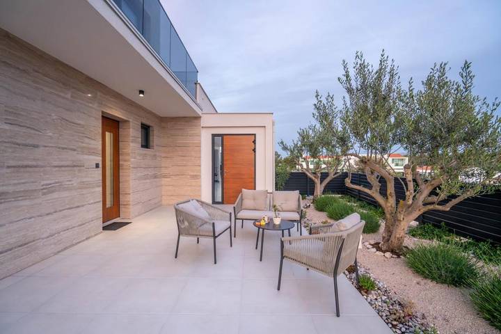 Villa pour 6 personnes, avec jardin ainsi que vue et piscine à Brodarica - 3