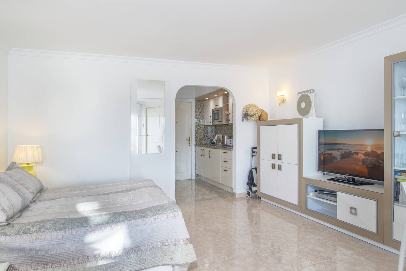 "Penthouse studio met uitzicht op zee" met zeezicht en zwembad, foto 11