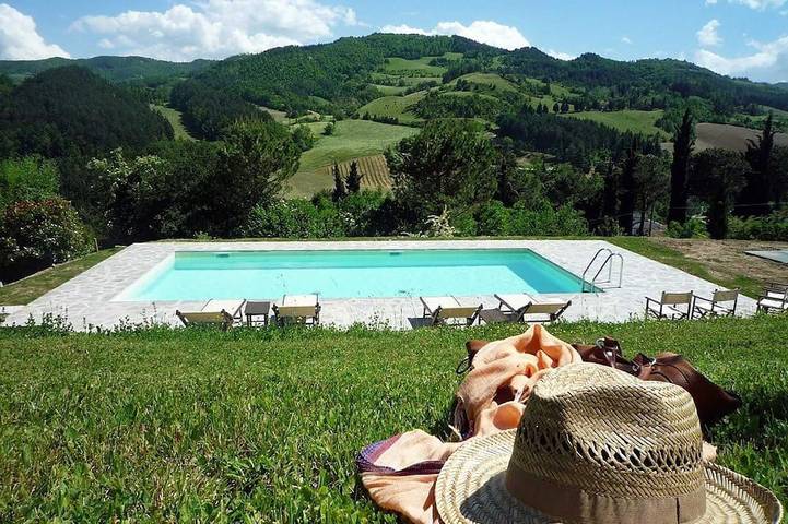 Location de vacances pour 6 personnes, avec balcon et jardin à Tredozio