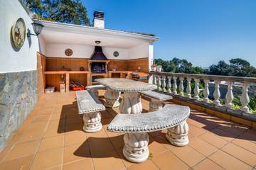 Beach House for 20 People in Palafolls, Maresme, Photo 4