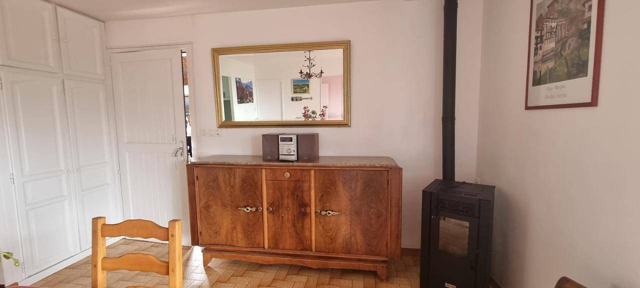 Gîte Xuritenborda 7 personnes avec vue exceptionnelle sur les montagnes basque, Lits 180 King Size in Ossès, Région de Bayonne