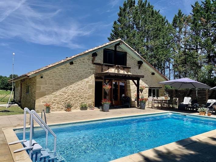 Gîte pour 12 personnes, avec jardin ainsi que piscine et terrasse, animaux acceptés à Sérignac-Péboudou