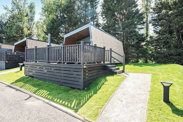 Holiday rental for 4 people, with pool and garden as well as hot tub, with pets in Northampton
