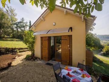 Gîte pour 3 personnes, avec terrasse et jardin à Marnac
