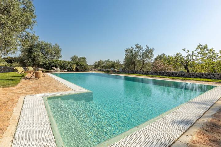 Trullo per 10 persone, con Balcone/Terrazza a Ceglie Messapica