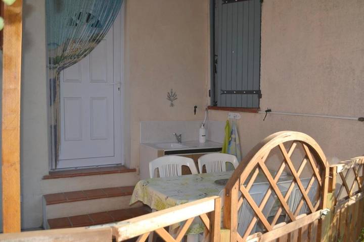 Gîte pour 4 personnes, avec terrasse ainsi que jardin et piscine à Barbentane - 3