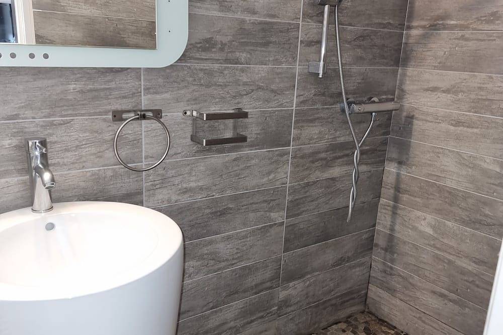 Villa Pharos à 100m plage, 400m², piscine chauffée, jacuzzi, sauna, vélos in Sète, Côte méditerranéenne (France)