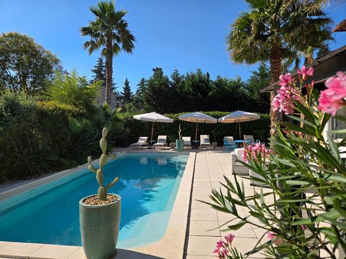 Maison d’hôte pour 2 personnes, avec vue et sauna ainsi que piscine et jardin à Fréjus